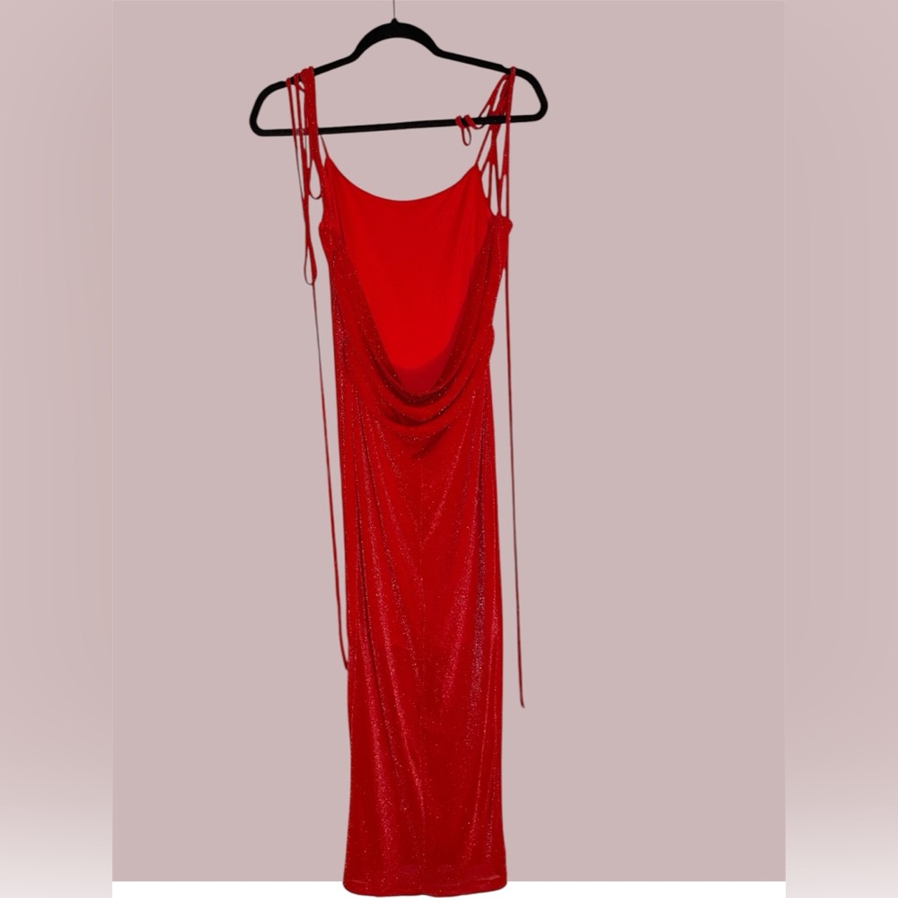 Red backless dress - Picture 2 of 3